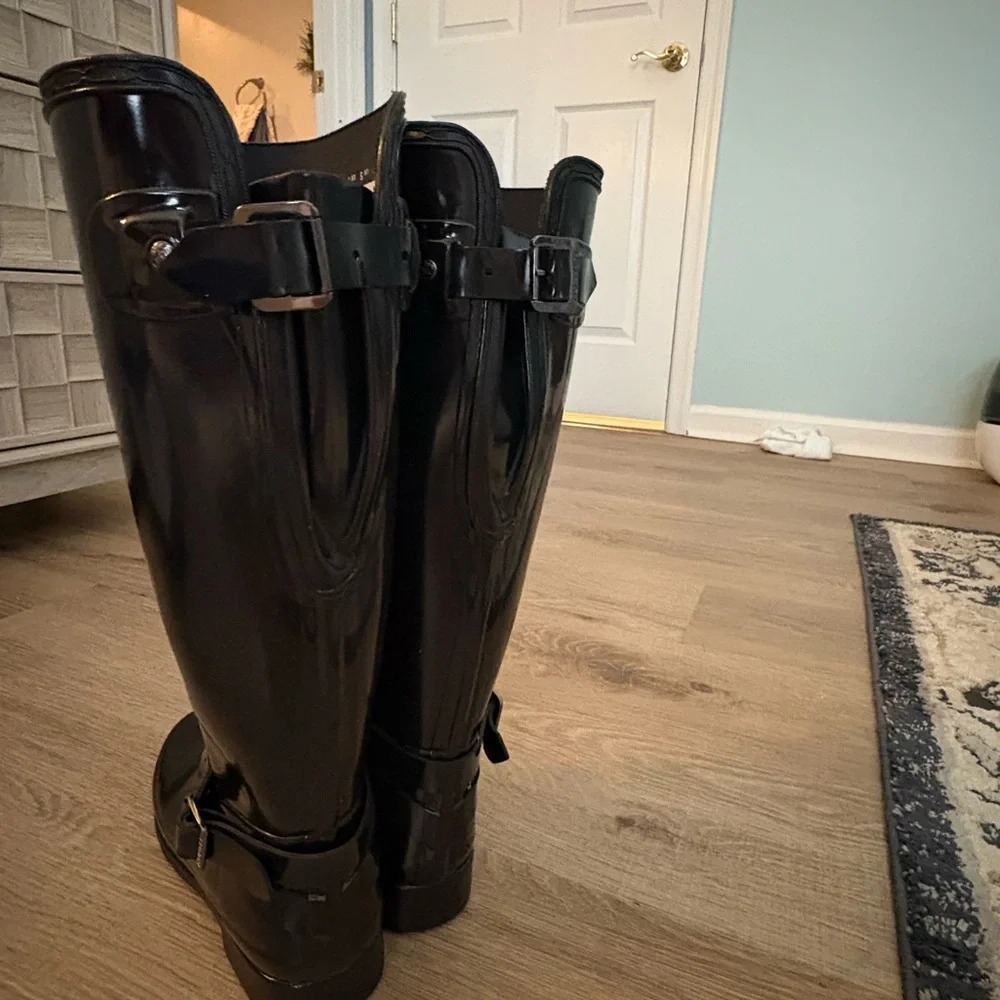 Hunter Women's Glossy Black Rain Boots